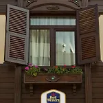 جي إل كيه بريميير أكروبول سويتس آند سبا