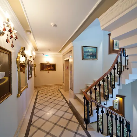 جي إل كيه بريميير أكروبول سويتس آند سبا فندق